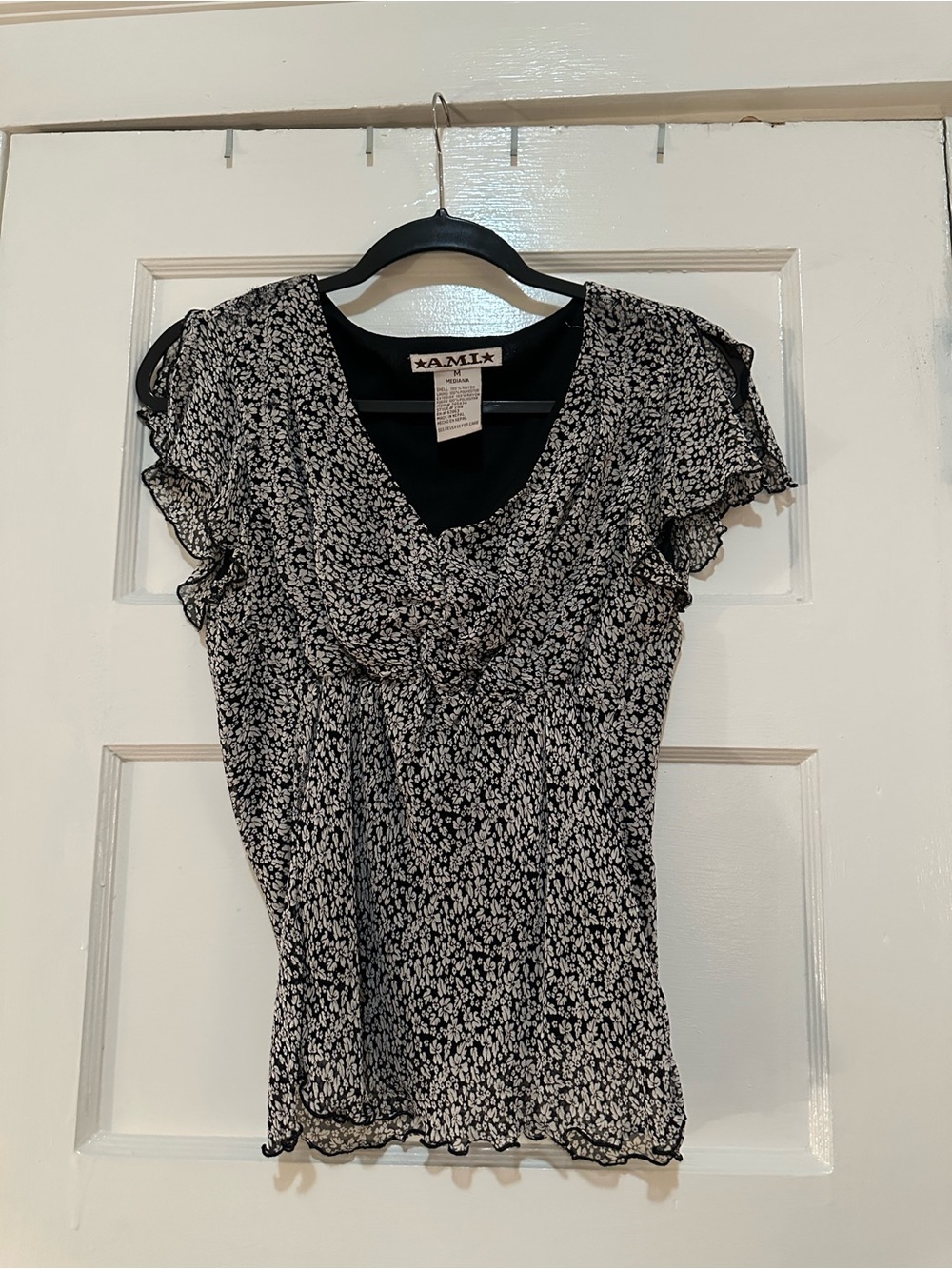 VINTAGE A.M.I Black & White Floral V-Neck Ruffle Sleeve Top